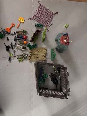 Jurassic World Dinosaur Adventure Playset with Action Figures, Dinosaurs, Cage,